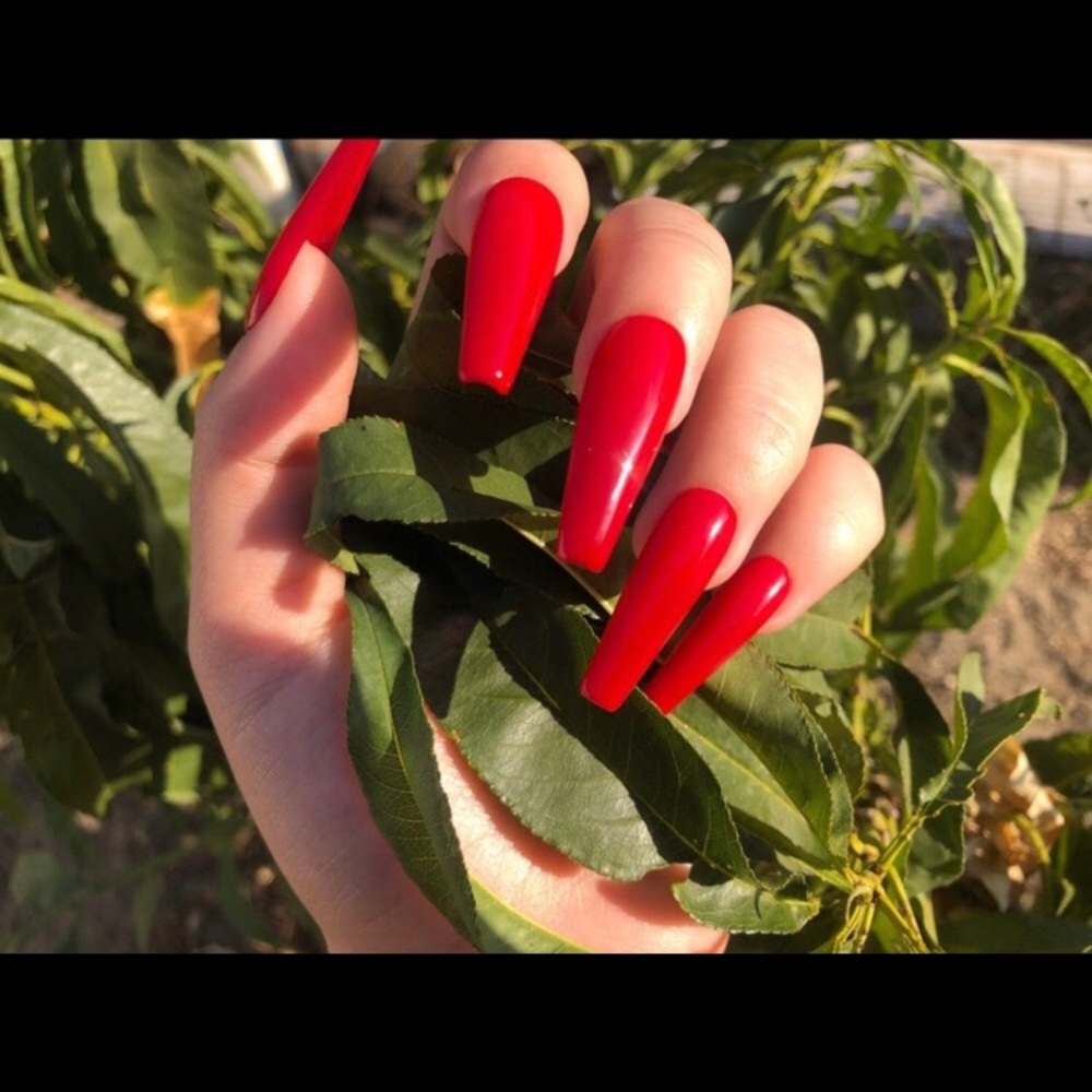 Red press on nails